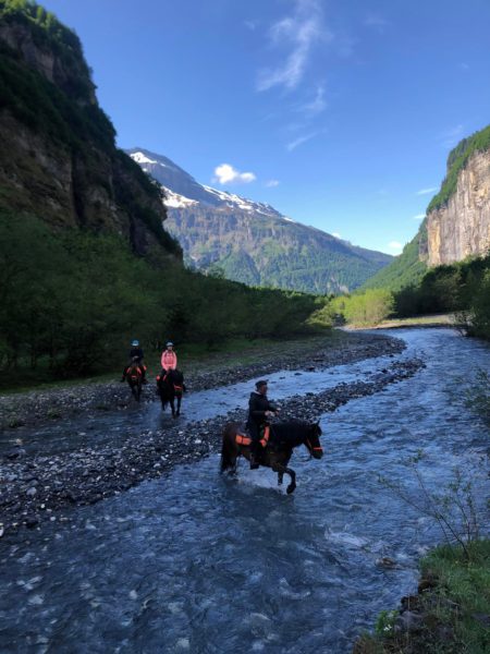 Randonnée à cheval dans la vallée du Giffre