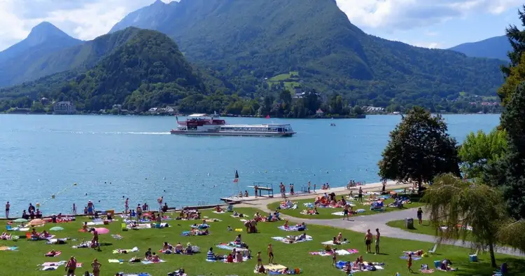 Plage du lac d'annecy - © Marie-Paule Rouge-Pullon / SAMETT