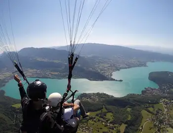 Découverte du lac d'Annecy en biplace parapente 